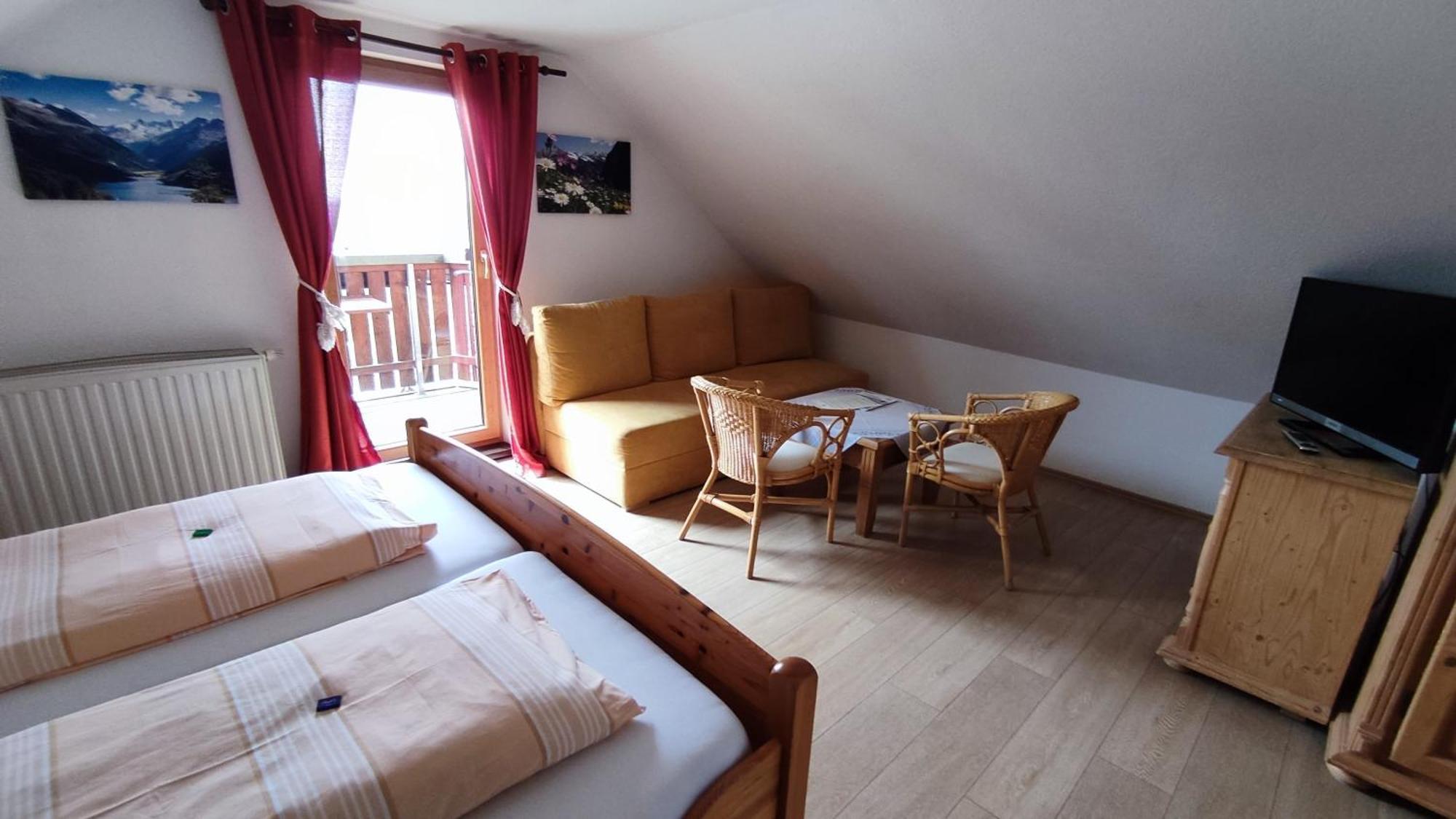 Berggasthaus & Pension Schoene Aussicht Клингенталь Экстерьер фото