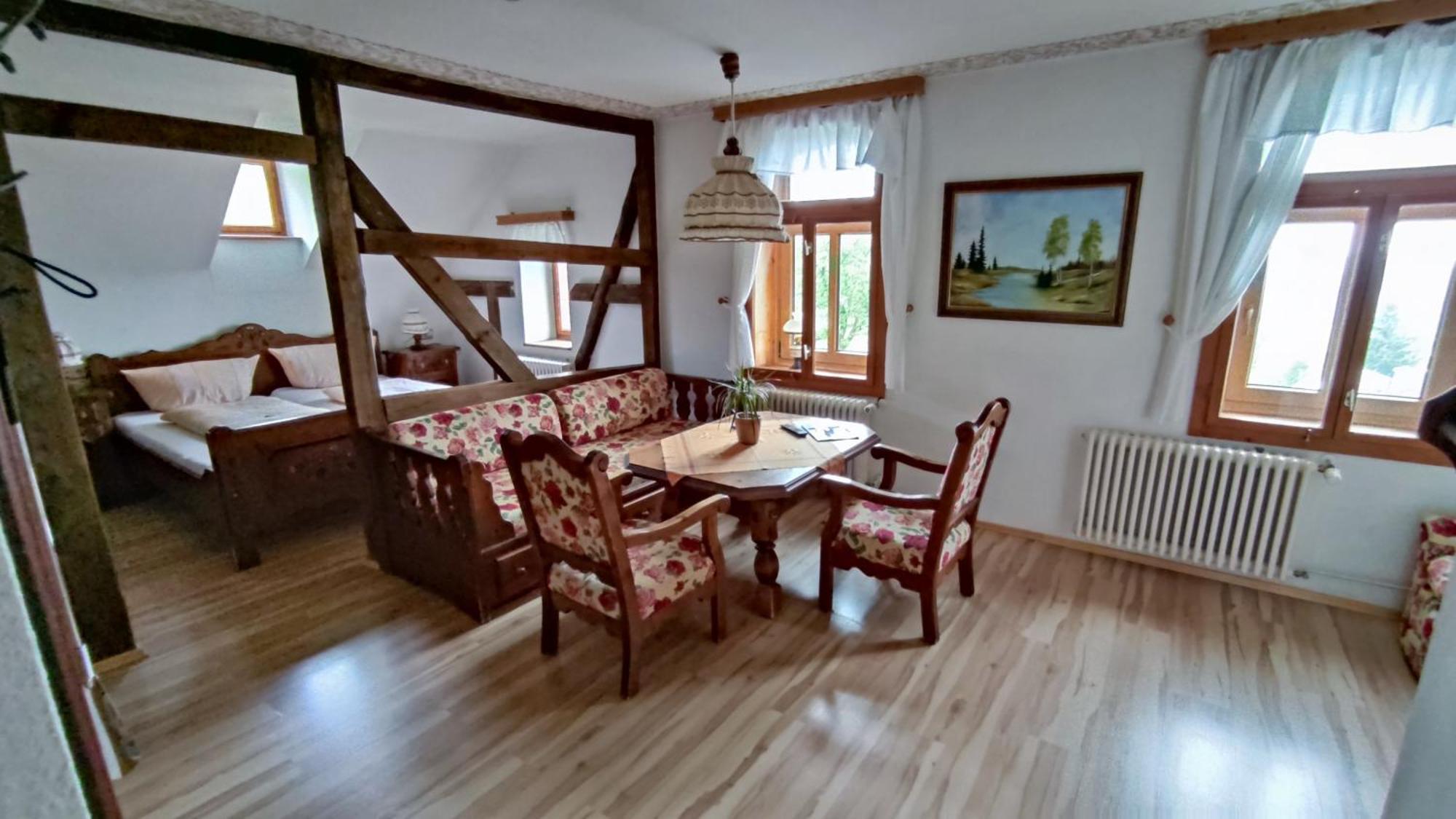 Berggasthaus & Pension Schoene Aussicht Клингенталь Экстерьер фото
